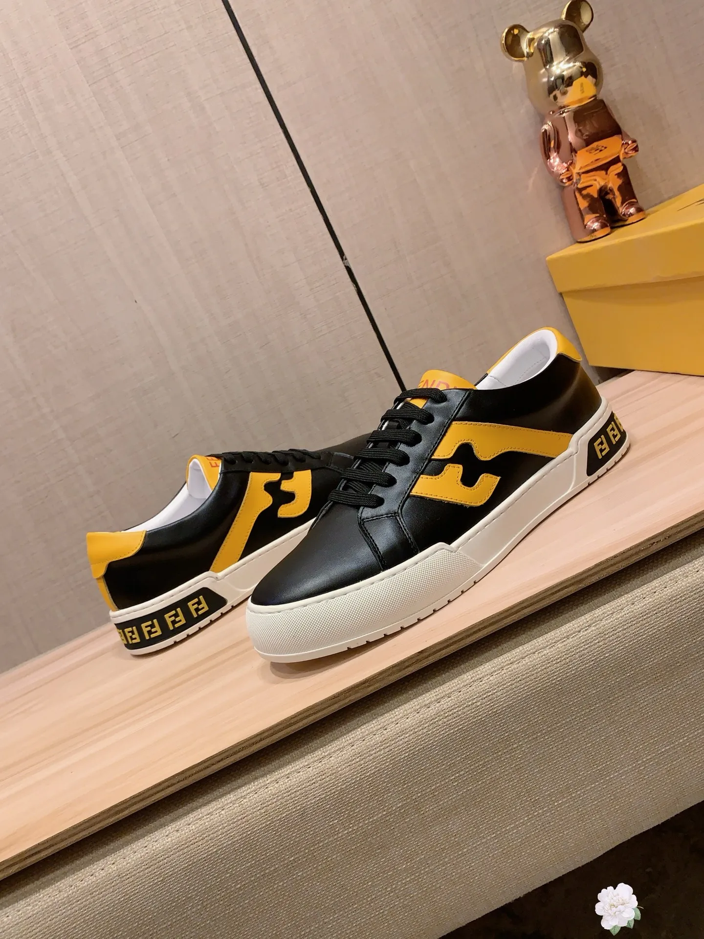 Men's Men's Shoes💰442💰💰🎩🎩[Lightning][Lightning] "FENDI*" The latest and most popular casual shoes, top brand [Seduce] luxury~purchase, top~quality. [Strong] The upper is made of imported breathable cowhide material ➕ breathable sheepskin feet (•) with fine workmanship. The original stylish and stylish soft rubber wear-resistant and non-slip outsole is light and comfortable on the feet. The real thing looks better when taken in real life. 226: code: 38-44, white and black selected
